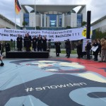 Rechtsanwälte und Bürger*innen demonstrierten am 30.05.2015 vor dem Bundeskanzleramt gegen Totalüberwachung